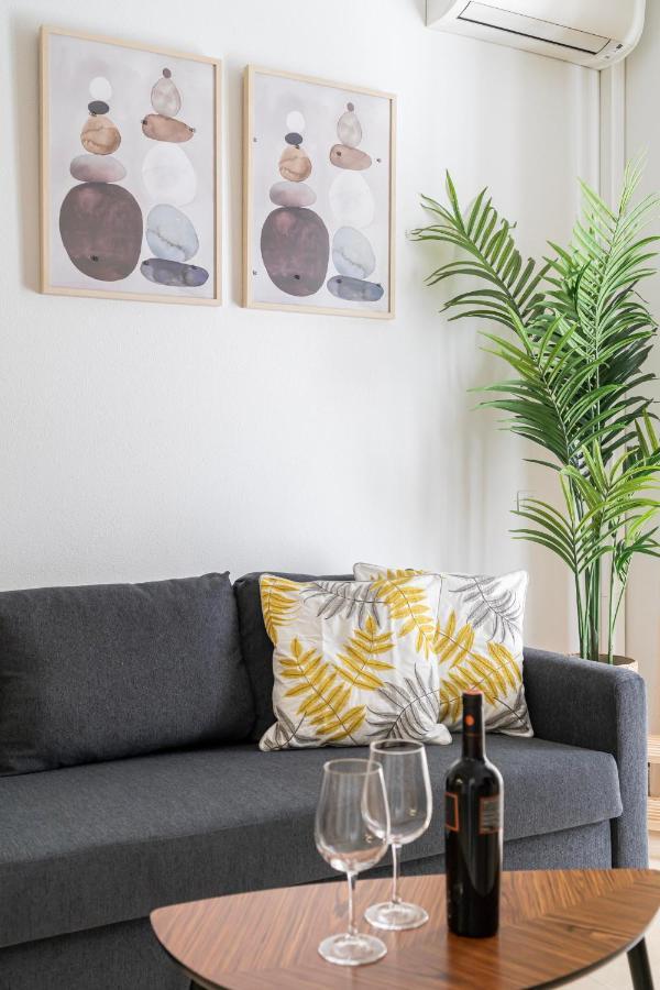 For You Rentals Elegante Y Bonito Apartamento Temporal En El Corazon De Madrid Inf1C Exterior photo
